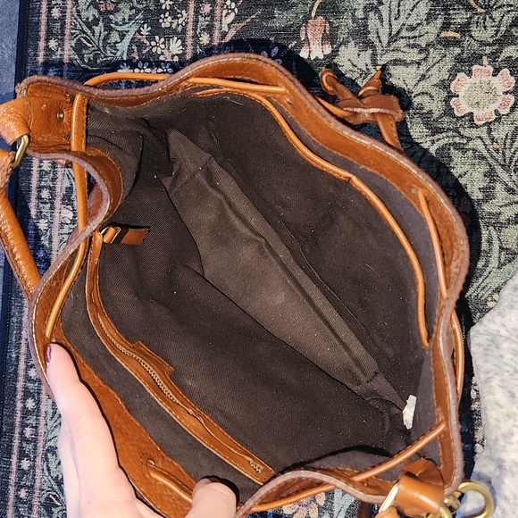 Madewell Lafayette Leather Bucket Bag in English saddle leather - Picture 5 of 11